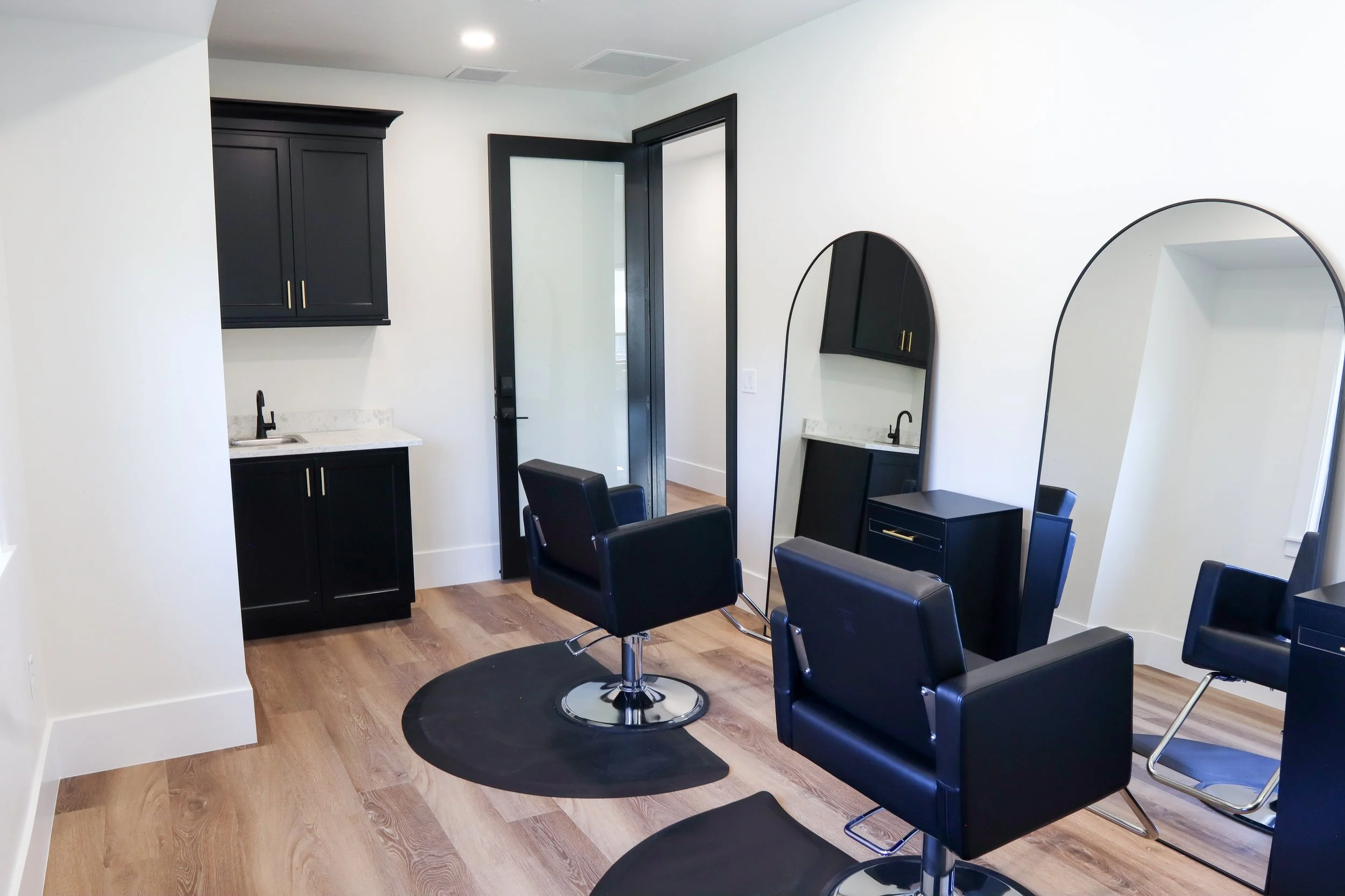Wild Oak Salon Suite 5
