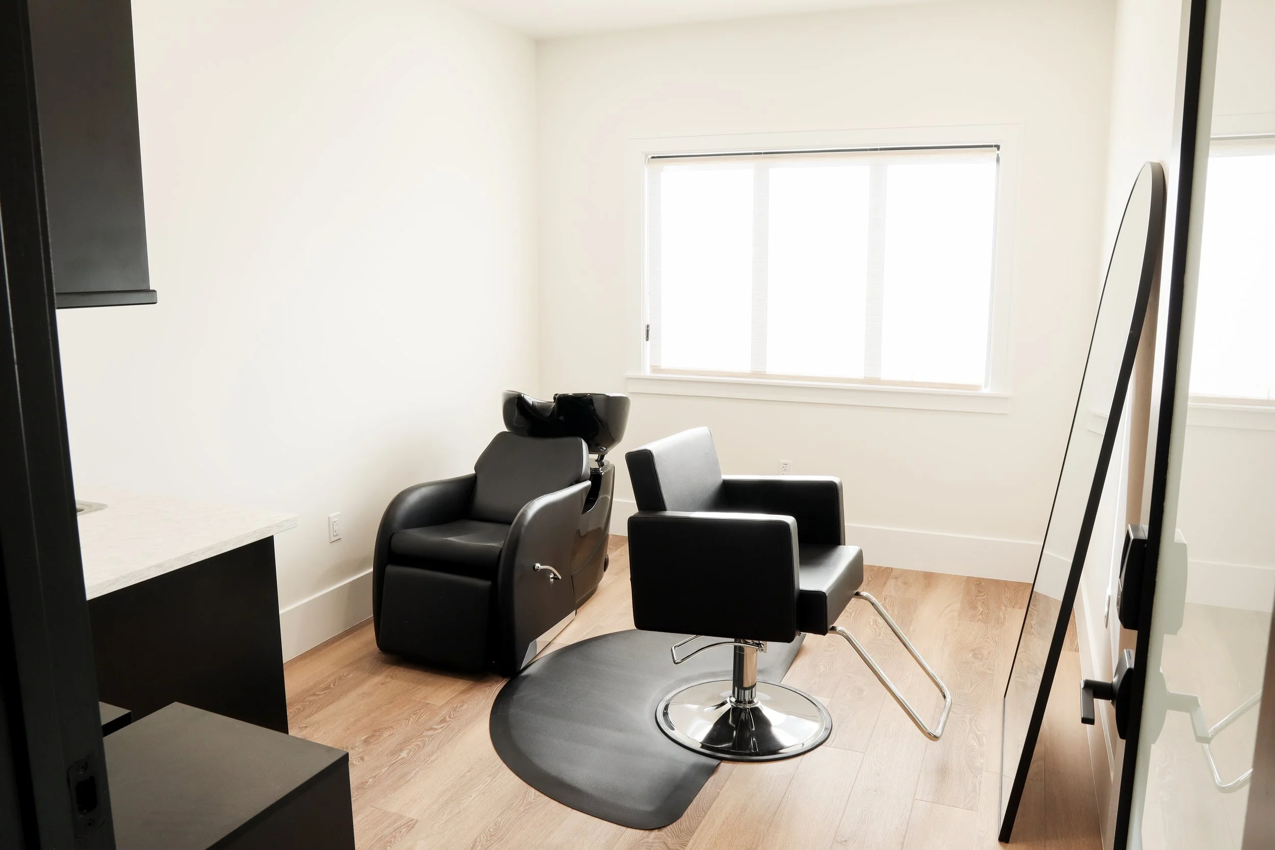 Wild Oak Salon Suite 7