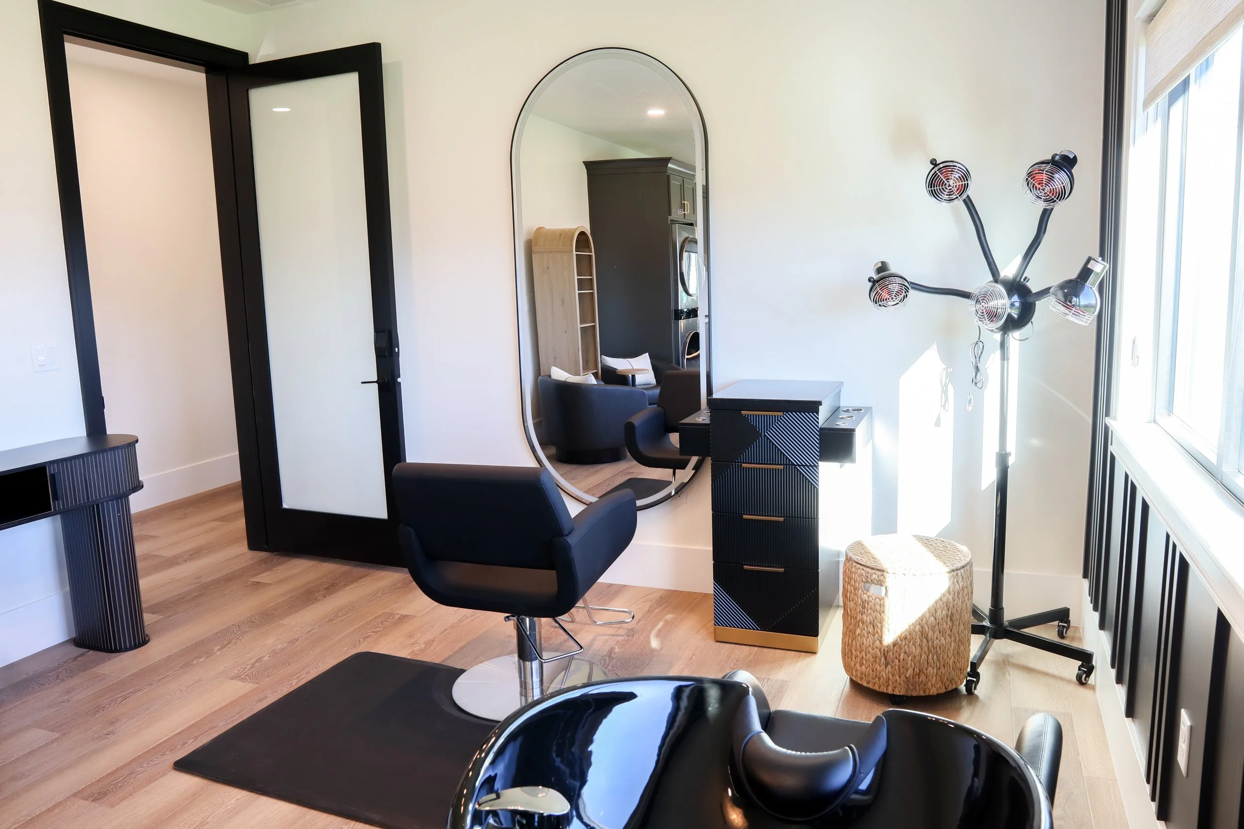 Wild Oak Salon Suite 8
